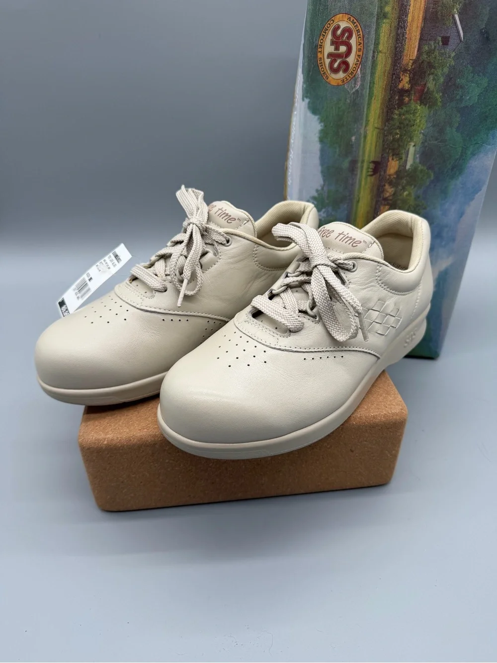Women’s US 6 WIDE SAS Free Time Comfort Walking Shoes NeW!
